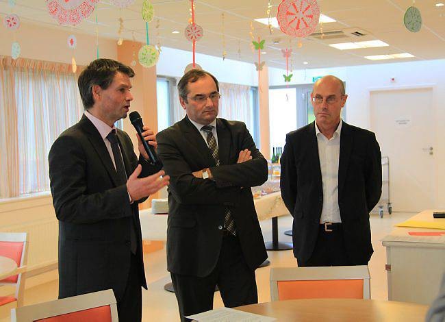 Rodolphe Thomas a inauguré l'unité de vie Alzheimer en présence d'Hubert Courseaux, président de la commission d'action sociale et de la santé au conseil général ; Thierry Legouix, conseiller général. Rodolphe Thomas a inauguré l'unité de vie Alzheimer en présence d'Hubert Courseaux, président de la commission d'action sociale et de la santé au conseil général ; Thierry Legouix, conseiller général.
