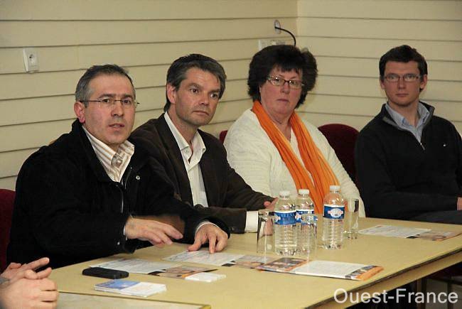Figure reconnue au sein de l'Amicale franco-turque, Fuat Ozdemir (à gauche, à côté de Rodolphe Thomas) a choisi de s'engager pour la première fois en politique dans les rangs du MoDem à l'occasion de la campagne des régionales.